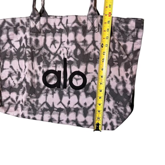 Alo Yoga Large Tote Bag Womens One Size Gray Tie Dye Logo Beach Gym Shopping - Picture 5 of 12